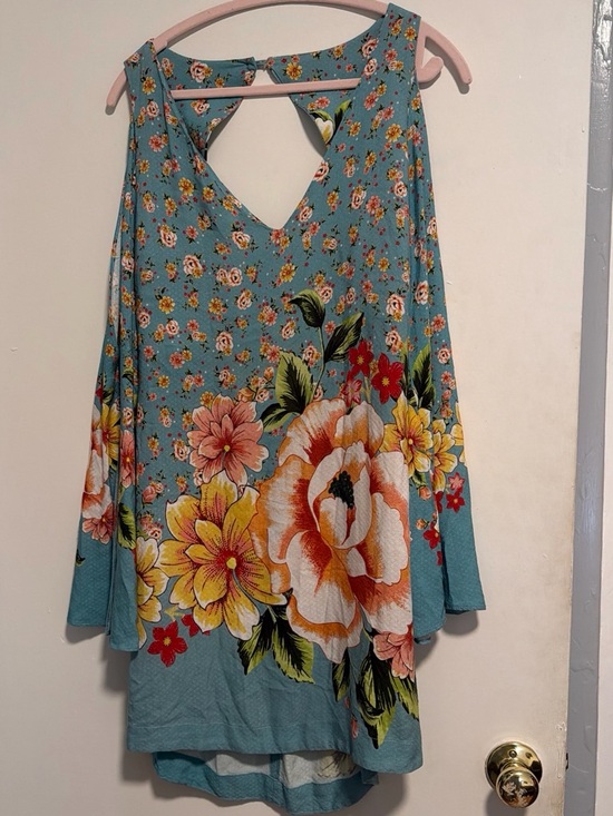 FARM Rio Dresses & Skirts - FARM Rio Teal Floral Long Sleeve Dress with Keyhole Back